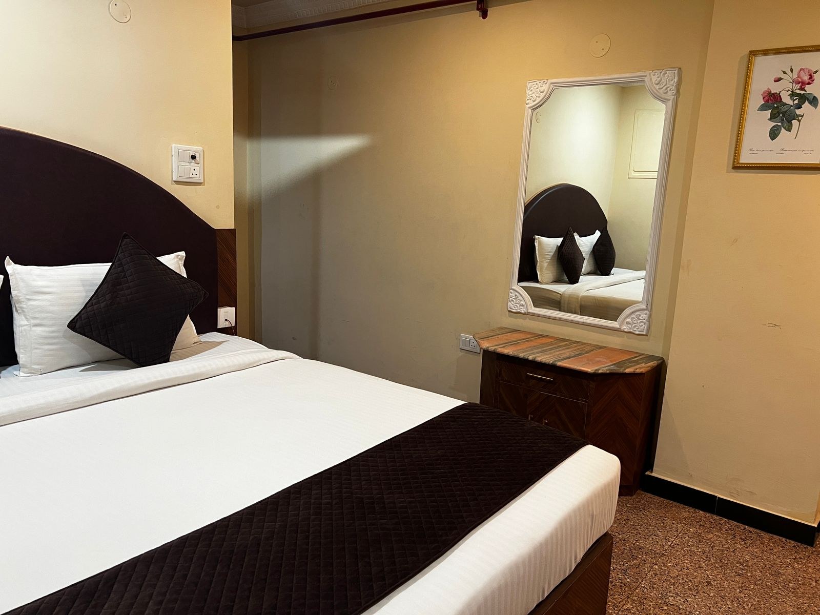 Classic room with a dark runner, dressing table and white framed mirror